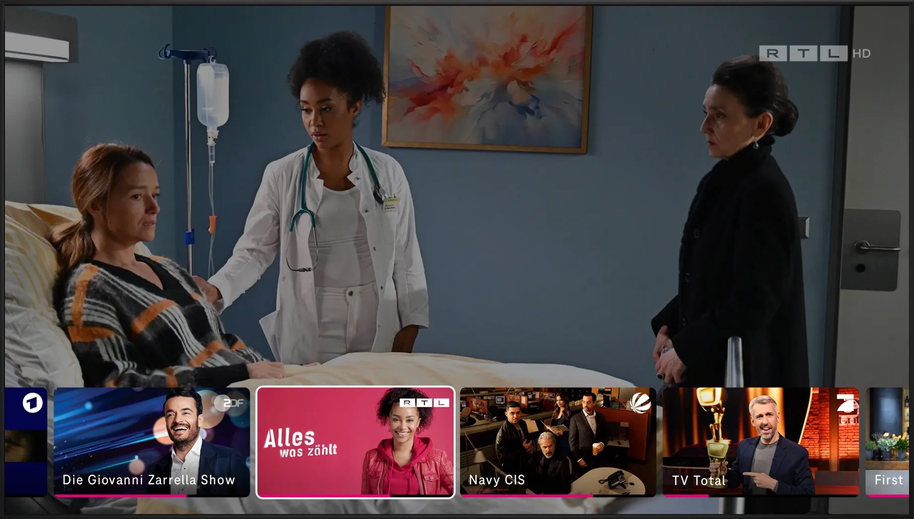 Fernseher mit Live-Programmübersicht, beispielhaft gezeigt ist die Serie "Alles was zählt" auf RTL HD