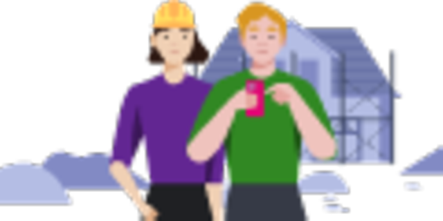 Eine Person mit Bauhelm und eine Person mit Handy vor einem Haus