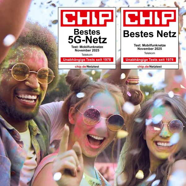 Bild mit einer feiernden Menge und vom Magazin CHIP der Award für das Beste 5G Netz und für das Beste Netz in der Ausgabe vom November 2025